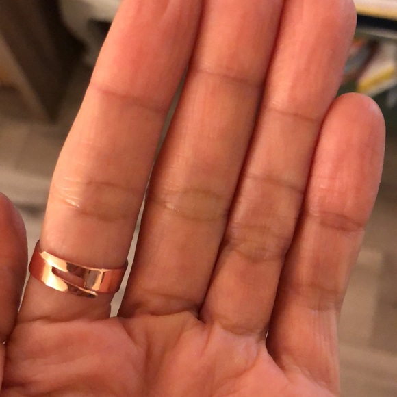 Aurora Borealis + Rose Gold Crystal Flower Statement Cocktail Ring - Picture 10 of 10